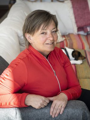 Maria ei tiedä, kuinka kauan poika on käyttänyt huumeita. Pian kaksitoista vuotta hän on tiennyt olevansa huumeidenkäyttäjän äiti, mutta hän epäilee, että huumeet ovat kulkeneet pojan mukana yläasteelta lähtien.