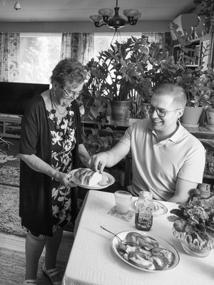 ”Olisin ihan kuplautunut, jos olisin vain omanikäisteni kanssa”, videoblogin pitäjä eli vloggaaja Hermanni Hyyryläinen sanoo.