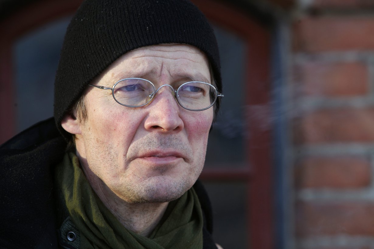 Kirjailija, teatteriohjaaja ja näytelmäkirjailija Juha Hurmeen Niemi-teos käsittelee Suomen historiaa.