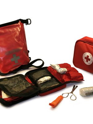 Löydätkö autostasi nopeasti ensiapulaukun? Entä tiedätkö, mitä se sisältää? 