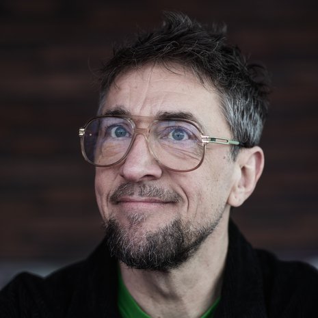 Henri Hyppönen haluaa herätellä keskustelua siitä, pitääkö yhteiskunnan vai ihmisten muuttua. ”Monet ongelmani ovat peräisin vuorovaikutuksesta maailman kanssa, tietystä kitkasta.”