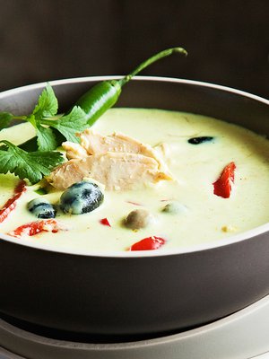 Varaa aikaa ja keitä kana kokonaisena. Mikä makuelämys ja pehmeys!