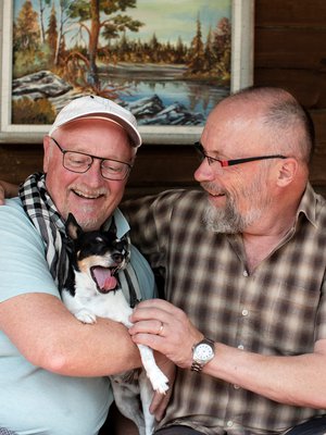 Ari ja Tapani Kotisaari ovat olleet yhdessä 26 vuotta. Kun on pelännyt, ettei löydä  rakkautta tai ettei kävele enää koskaan, iloitsee jokaisesta päivästä. ”Elämä  voikin olla parempaa kuin kuvitteli.”