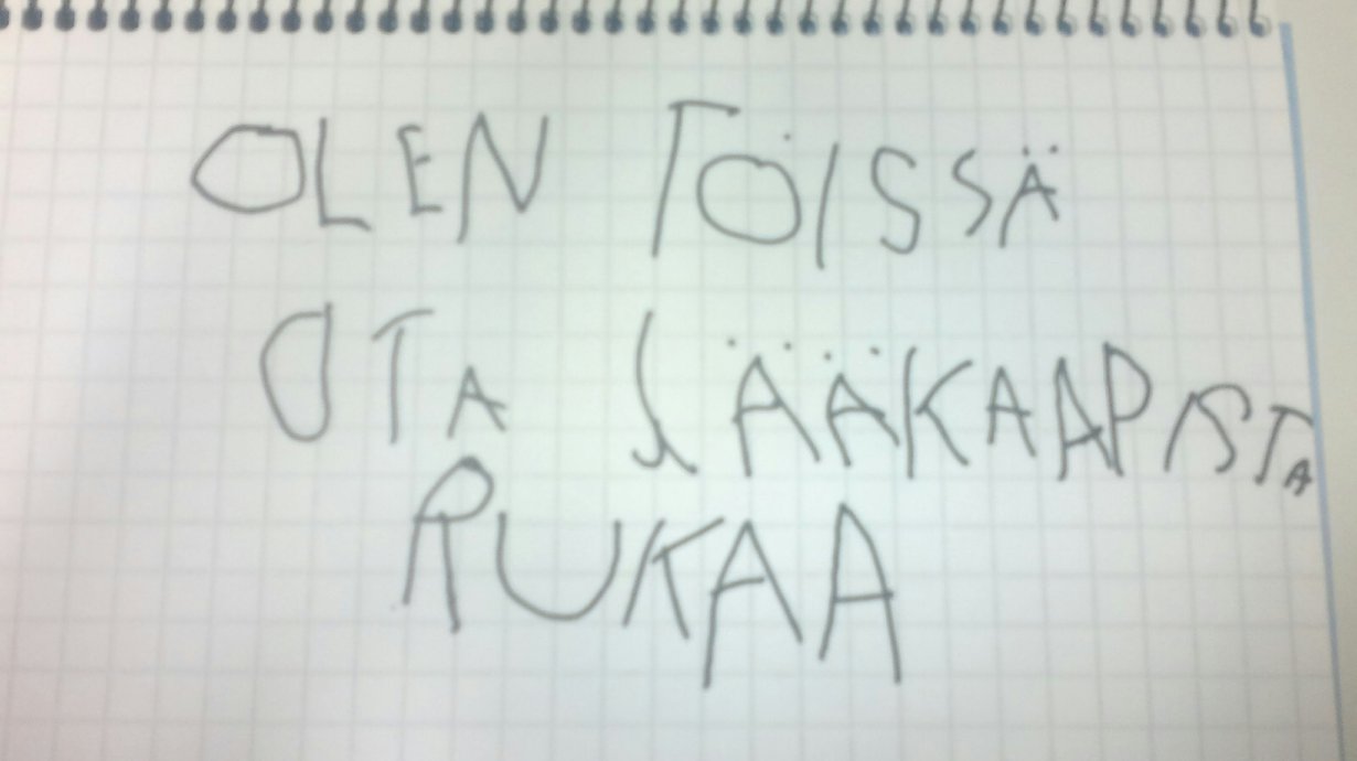 Vastaa kun kysytään. Älä keiku tuolilla. Ja muita tapoja opettaa itselleen samoja tapoja kuin lapselle!