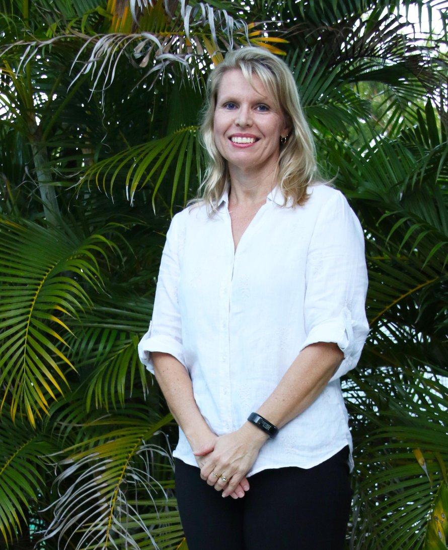 Monika Parer (o. s. Rintala) on 47-vuotias suomalaissyntyinen kahden lapsen äiti, joka Australian koillisrannikolla Townsvillessa. Ammatiltaan hän on kirjanpitäjä. Monikan mielestä Fazerin Sininen on maailman parasta suklaata.