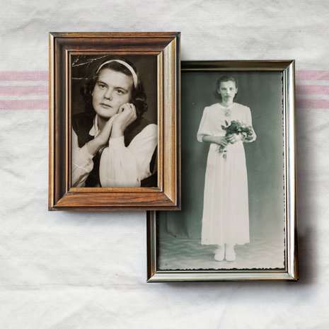 Aili (vas.) ja Kettu tiesivät jo koulutyttöinä, että ovat kenties vaihdokkaita keskenään.