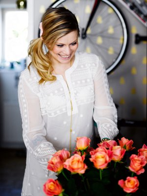 Meri-Tuuli Väntsi on kokki ja kokenut juhlien järjestäjä. Hän pitää Kodin Kuvalehdessä Oispa aina nälkä! -blogia.