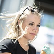 Kun naisten jääkiekkomaajoukkue sai keväällä hopeamitalit kaulaan, Ronja Savolainen oli yhtä aikaa ylpeä ja surullinen. Kulta oli niin lähellä.