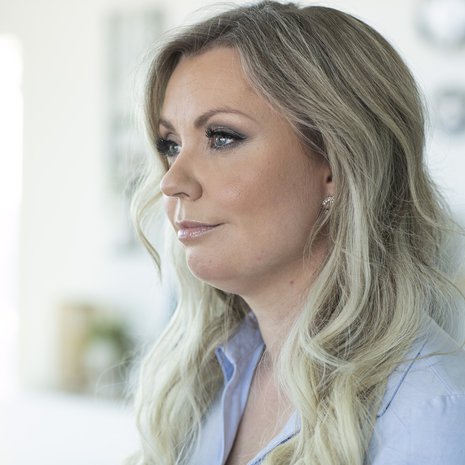 Hanna Ristimäki, 38, asuu Helsingissä tyttäriensä Annan, 5, ja Islan, 2, kanssa. Hanna työskenteli pitkään toimittajana ja digituottajana ja tekee tällä hetkellä töitä yrittäjänä. Perheen arjesta hän kertoo Instagramissa tilillään @hanna_ristimaki.