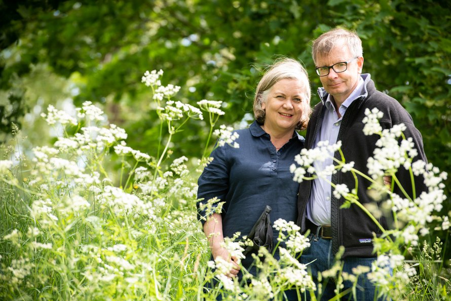 Kirsi ja Heikki Hiilamo käyvät usein yhdessä kävelyllä, jolloin keskustellaan paljon.