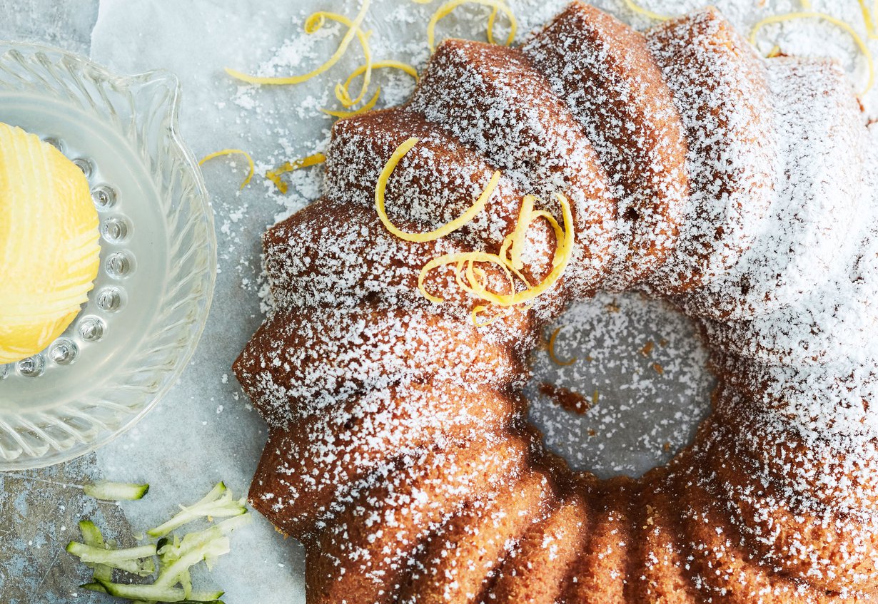 Mummin sitruunakakku on kohdannut voittajansa! Muhevuuden varmistaa taikinaan kätketty kokonainen kesäkurpitsa.