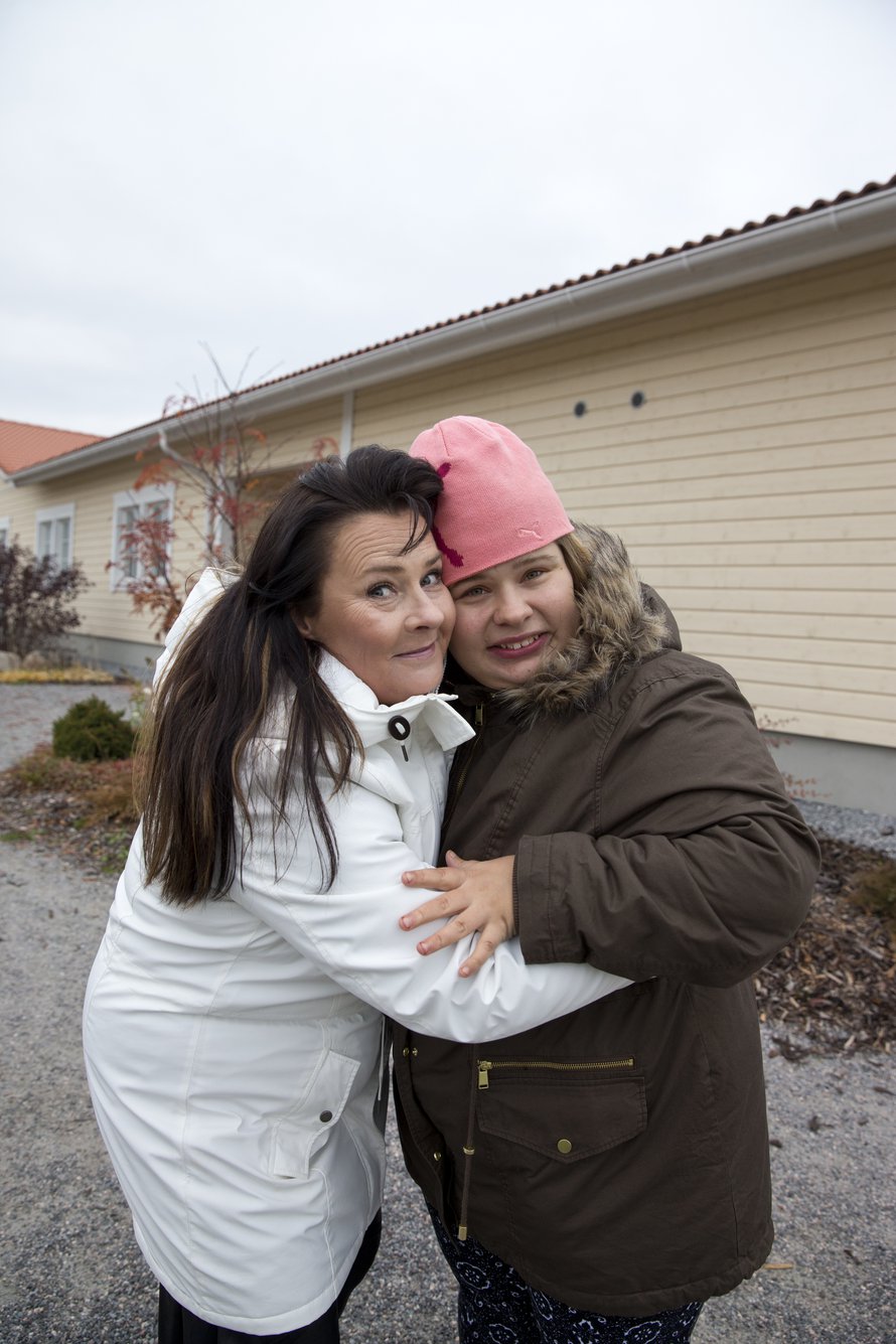 Miia sairastui autismiin puolitoistavuotiaana. Nyt hän on 24-vuotias.