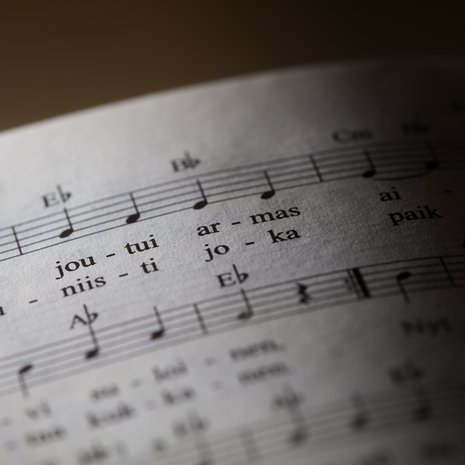 Suvivirsi kannattaa kajauttaa täysin palkein, vaikka musiikin numero todistuksessa ei olisikaan kiitettävä.