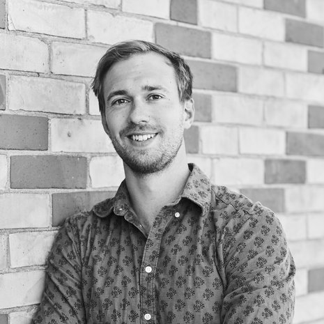 Espoolainen Joona Keskitalo julkaisi tänä syksynä ensimmäisen rikosromaaninsa Tottelemattomat. Kirjoitusvaiheessa häntä sparrasi oma isä, entinen yleisurheilija Petri Keskitalo.