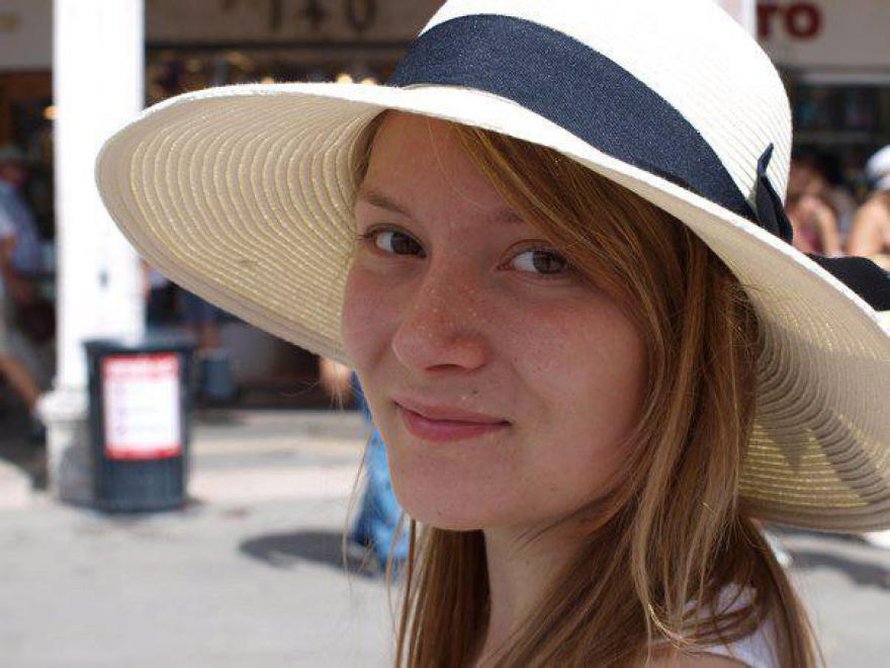 Hattu on ostettu h&auml;&auml;matkaltamme Venetsiasta vuonna 2011. Se on kaunein omistamani hattu, ja joka kes&auml; se muistuttaa ihanasta ja ainutlaatuisesta matkasta. Viivi Orvasto, Helsinki