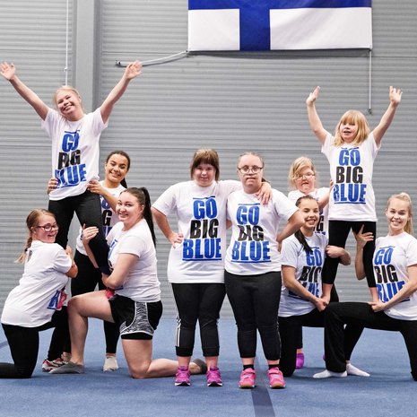 Space Monkeys -joukkue ja valmantajat: Viivi (vas.), Emmi-Kaisa, Maria, Jaana, Ina, Jenna, Siiri, Minja-Maija, Saga ja Sini.