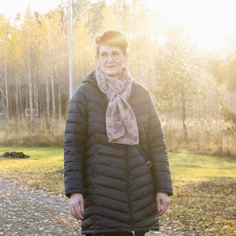 Satu Ruippo palasi vierailulle päihdekuntoutusyksikkö Tuhkimoon, jossa asui kuukauden verran yhdeksän vuotta sitten. Se on Sadulle yhä rakas paikka. ”Täällä sain uuden elämän.”