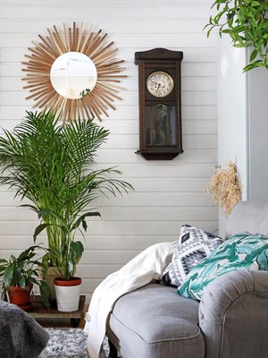 Kauniin aurinkopeilin saa helposti tehtyä myös itse puutikkujen ja liiman avulla.