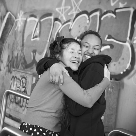 Onan teini-ikä ei ollut äidille helppo, ja omilleen Ona muutti, kun oli 19-vuotias. ”Kun emme asuneet äidin kanssa enää yhdessä, huomasin, kuinka paljon äitiä tarvitsen. Aloin taas puhua äidille avoimesti.”