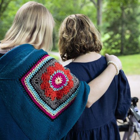 ”Kyllä me äiti jotenkin selvitään”, Janne Puhakan sisko Johanna sanoo äidilleen. 