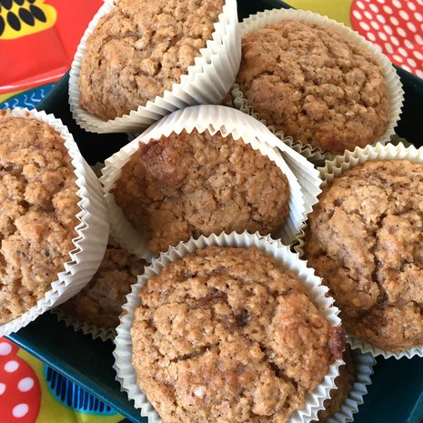 Omenamuffinit sopivat erinomaisesti pitkille aamiaisille ja iltapäiväkahveille. Ne valmistuvat lähes yhtä nopeasti kuin pannullinen kahvia.