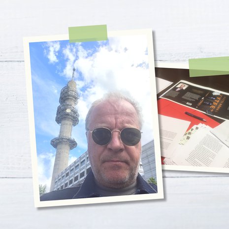 Päivän päätteeksi Matti Rönkä huokasi: "Kirjan viimeiset vedokset olivat tässä." Rönkä kuvasi päiväänsä kesällä, jolloin Yyteet-romaani oli viimeistelyvaiheessa. Romaani ilmestyi syyskuussa.
