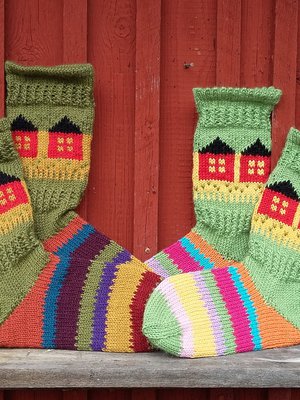 "Jätin sukat mökin pöydälle kummitädille ja hänen miehelleen kiitokseksi mökin lainasta." - Kirsikka