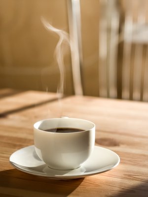 Ravitsemusterapeutin mukaan kahvin juominen voi muun muassa ehkäistä rasvamaksaa ja vähentää Alzheimerin taudin riskiä.