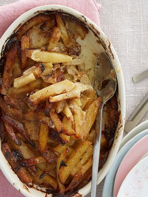 Käytä janssoninkiusauksessa kiinteitä perunoita, jauhoiset soseutuvat kypsyessään. 