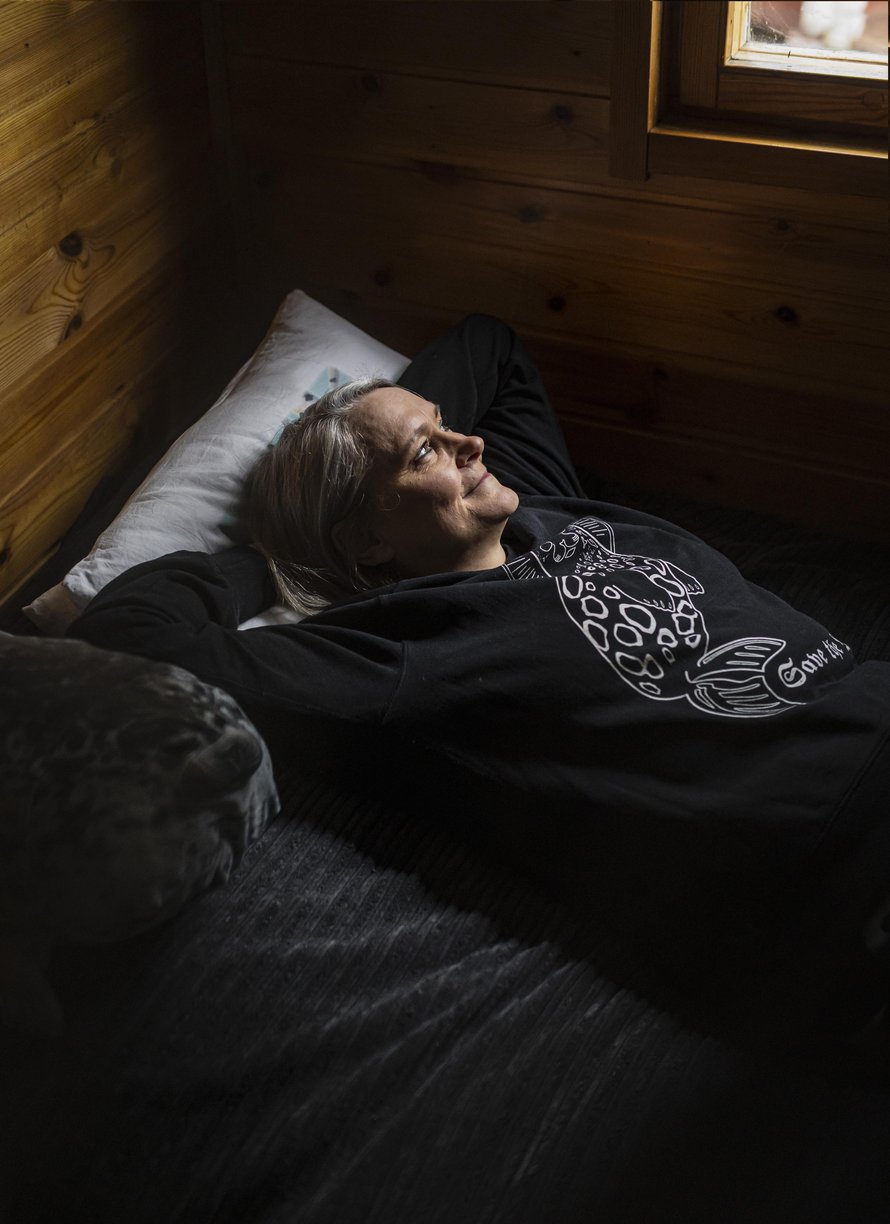 Isän suvun löytyminen oli Kirstille merkittävä asia. ”Ikiaikainen tunne ulkopuolisuudesta on väistynyt. Riitän tällaisena.”