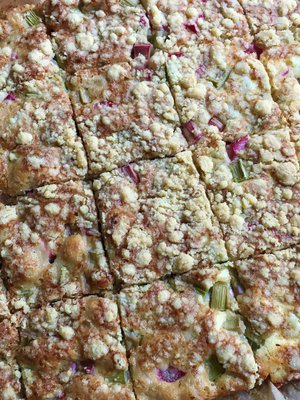 Pellille leivotusta piirakasta riittää tarjottavaa isolle porukalle.