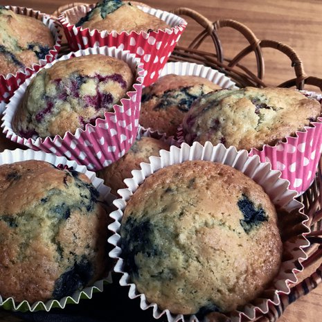 Unohda vierasvarat! Maailman helpoimmat muffinit valmistuvat ystävän kanssa jutellessa.
