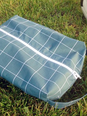 Kestävää kassia ei haittaa pieni kosteus tai kuraantuminen. Materiaali on helppo puhdistaa.