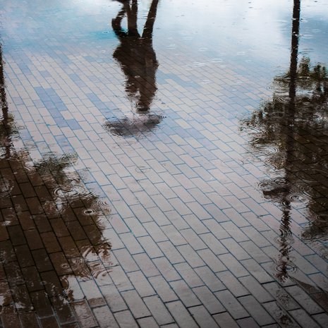 Kun kriisit ravistelevat, vaikeinta on antaa mielelle aikaa selvitä. ”Tunteisiin ei ole mitään oikoteitä. Ne pitää vain käydä läpi”, kriisityöntekijä Veli-Matti Husso sanoo.