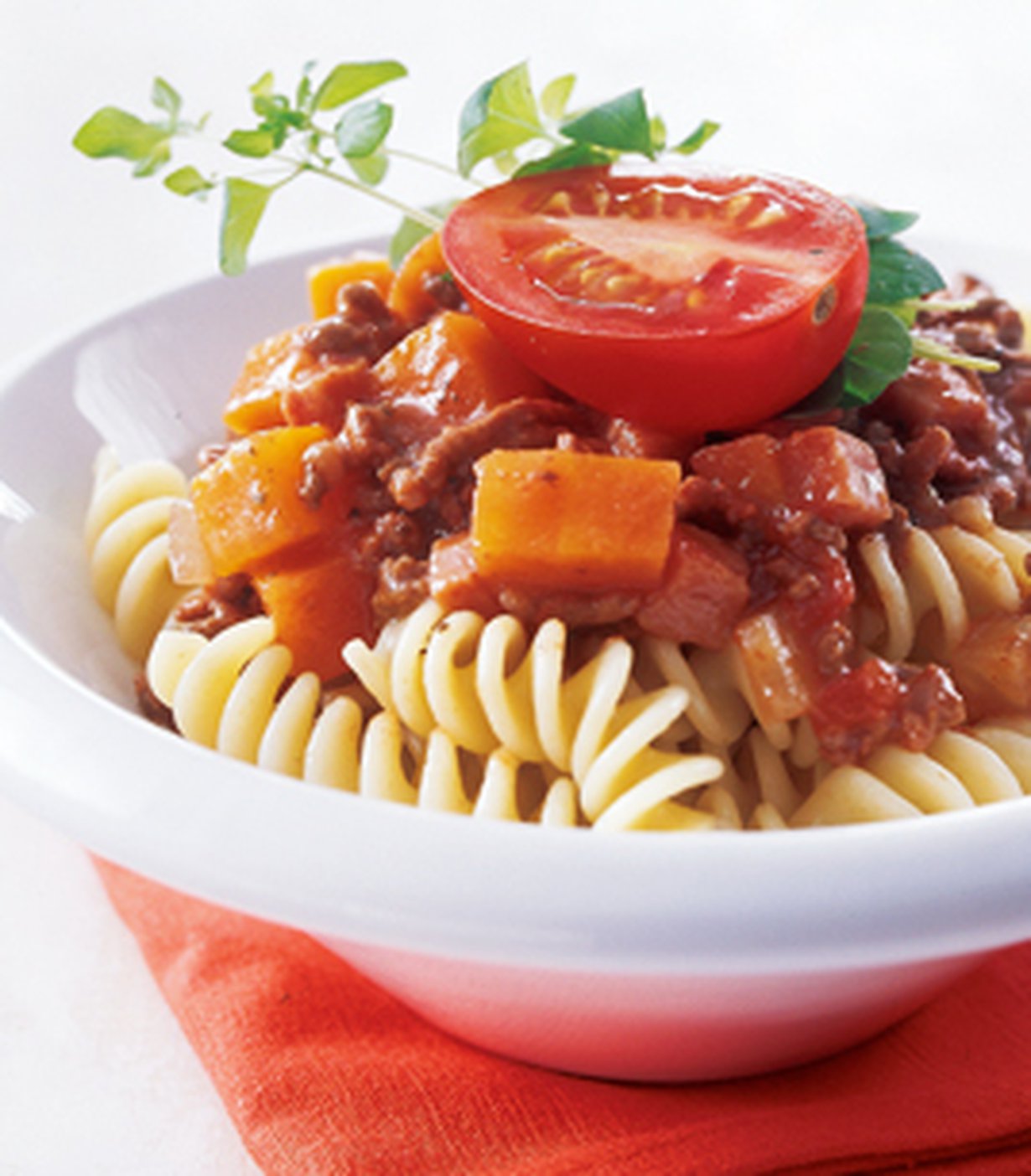Jauhelihakastikkeen nimi on Italiassa ragu.