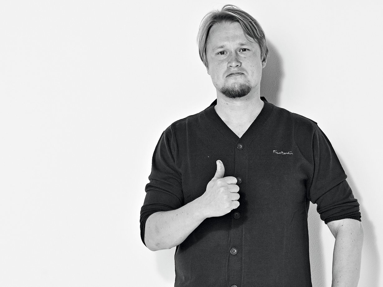 35-vuotias Väestöliiton perhetutkija asuu Espoossa.  Telkkarista hän katsoo mieluiten jalkapalloa.
