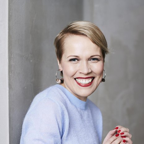 39-vuotias myyntiedustaja Sanna Moilanen asuu Kuopiossa. Hänellä on kuusi lasta, ja lisää vipinää perheeseen tuovat puolison kaksi lasta. Sanna nauttii lukemisesta, lenkkeilystä ja konserteissa käymisestä.