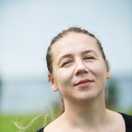 ”Puhun yksivuotiaalle tyttärelleni venäjää, belgialainen mieheni ranskaa. Haluamme antaa hänelle monikielisyyden lahjan.”