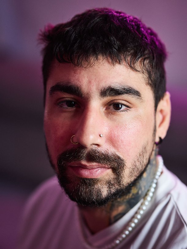Isän kuoleman jälkeen Karim Rapatti luki vauva.fi- ja suomi24 -sivustoilta hirveitä juttuja samanlaisista oireista, joita huomasi itsellään. ”Siellä kerrottiin, että oireet enteilevät kuolemaa. Aloin rampata lääkärissä ihan pienienkin oireiden takia.”