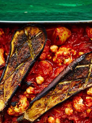 Mausteinen kasvispata valmistuu uunissa itsekseen. Sinun ei tarvitse kuin odottaa!