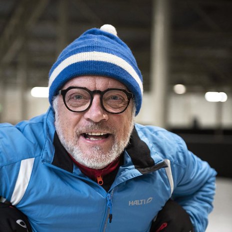 ”Vanha ja fanaattinen Suomen eniten hävinnyt urheilija”, Matti määrittelee itsensä. Ilmaus tarkoittaa, että hän on urheillut intohimoisesti lapsesta asti, kokeillut useita lajeja, ollut monessa niistä melko hyvä mutta ei missään tosi hyvä.