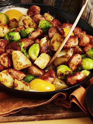 Siskonmakkara on parasta, kun sen puristaa suoraan nokareiksi paistinpannuun.