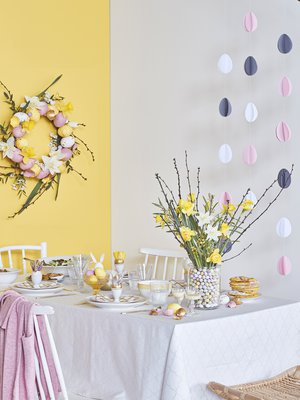 Mobilen munat pyörivät kauniisti ilmavirran mukana.