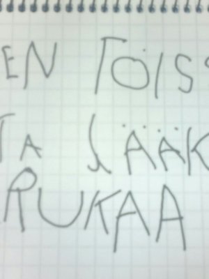 Vastaa kun kysytään. Älä keiku tuolilla. Ja muita tapoja opettaa itselleen samoja tapoja kuin lapselle!