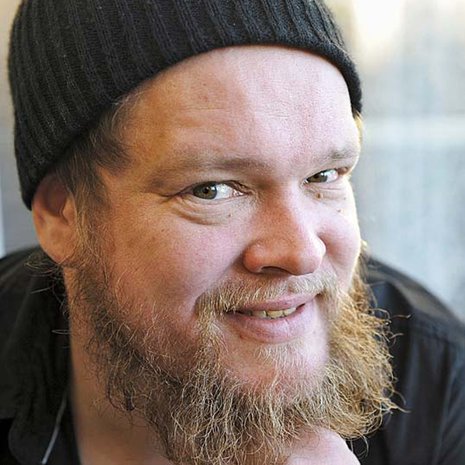 Ville Haapasalo on näyttelijä, joka asuu Helsingissä ja Moskovassa. Hän on töissä Moskovassa useita kuukausia vuodessa.