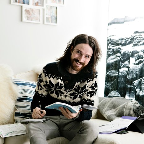 "Suomessa kaikilla tuntuu aina olevan kova kiire", suomalaisen vaimonsa perässä tänne muuttanut Ben Attebery sanoo.