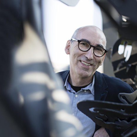 ”Pienikin digipaasto voi muuttaa oloa. Aloita siitä, että päätät olla vilkuilematta kännykkää puoleen tuntiin”, tutkija Juha T. Hakala ehdottaa.