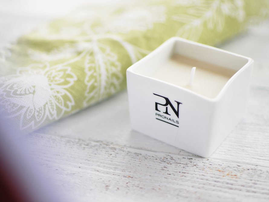 Pronails Manicure Massage Candle Sandelwood-Lemon –manikyyri- ja hierontakynttilä, 40 e.