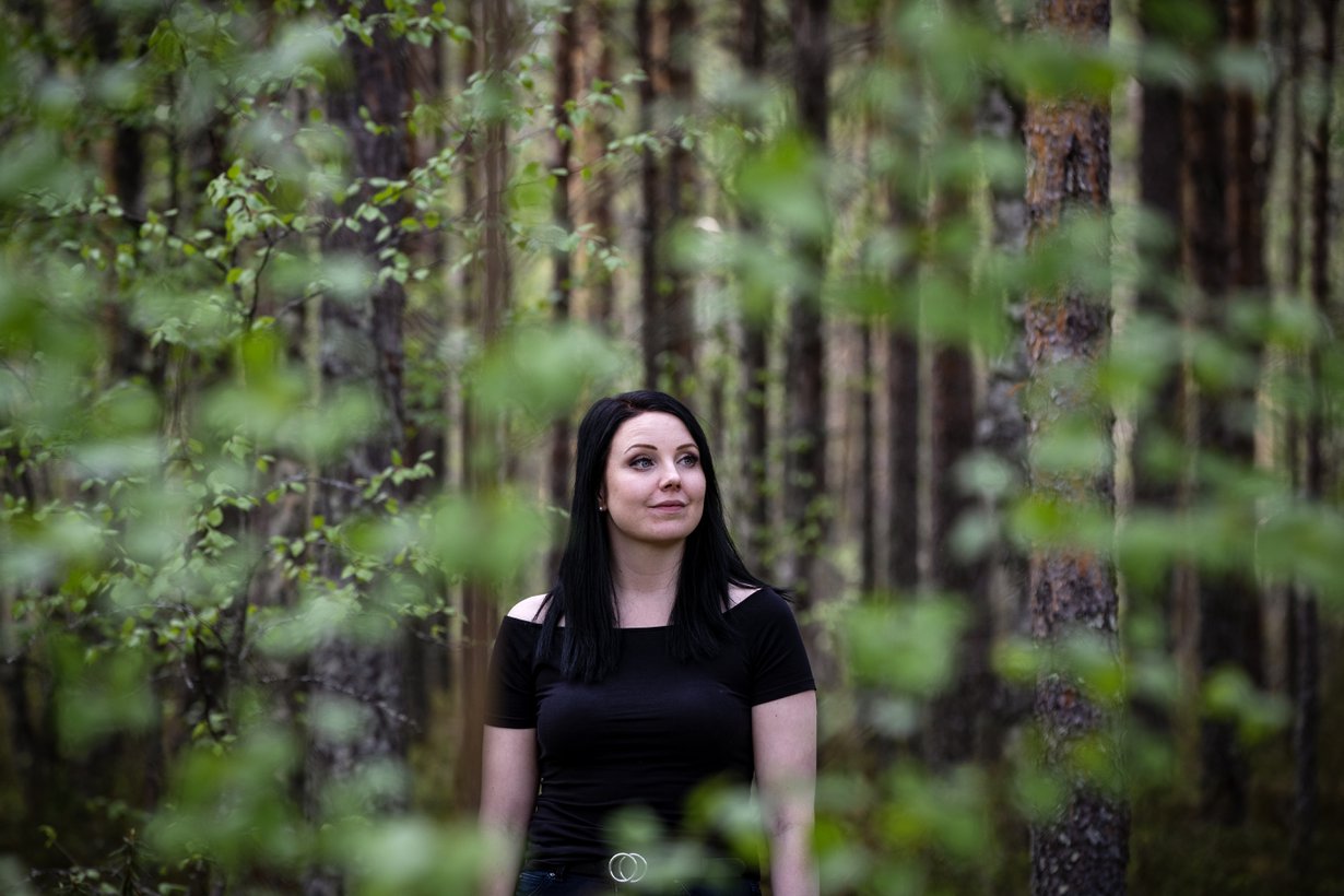 Etenevästä muistisairaudestaan huolimatta isä oli Tuija Ungille tuttu ujo ja kiltti iskä, joka sai tyttönsä nauramaan jutuillaan, vei mökille uimaan ja onki heidän kanssaan laiturilta.