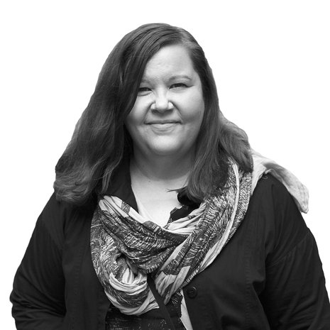 Suomalaista surua tutkinut Mari Pulkkinen asuu Hämeenlinnassa kahden poikansa ja puolisonsa kanssa.